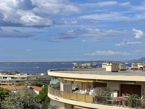 Antibes Juan les Pins studio en étage élevé vue mer - Piscine - Tanit Immobilier