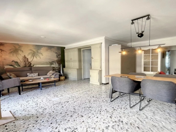 ANTIBES CITY CENTER 3 ROOMS CROSSING LOGGIA AND TERRACE. - Sold - Tanit Immobilier