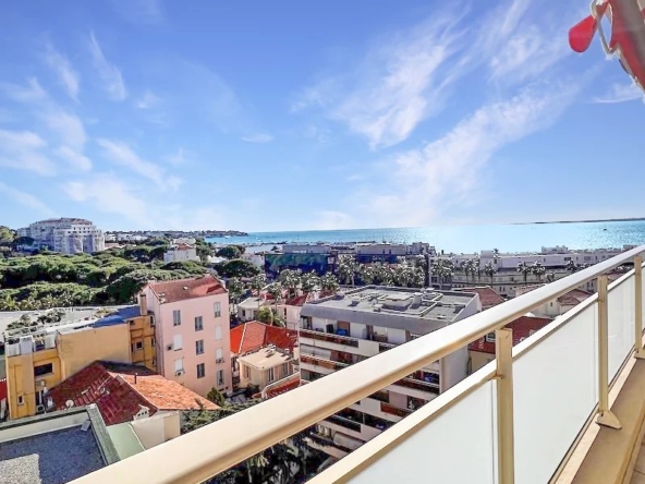 A VENDRE 4 PIECES CENTRE VILLE JUAN LES PINS DERNIER ETAGE - Gardien - Tanit Immobilier