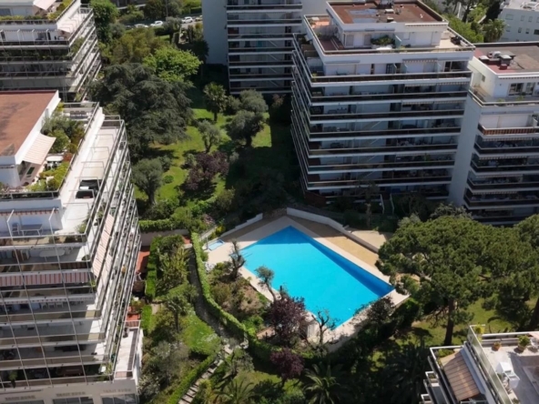 Studio of 28M2 + 13 M2 VERANDA MAS DE TANIT Juan-les-pins - Tanit Immobilier