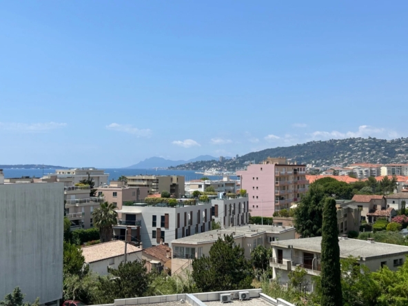 Three-room apartment in Juan les Pins center with sea view - Warehouse - Tanit Immobilier