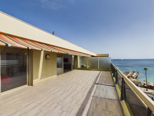 LAST FLOOR SEA VIEW 3 ROOMS CROSSING JUAN LES PINS - Tanit Immobilier