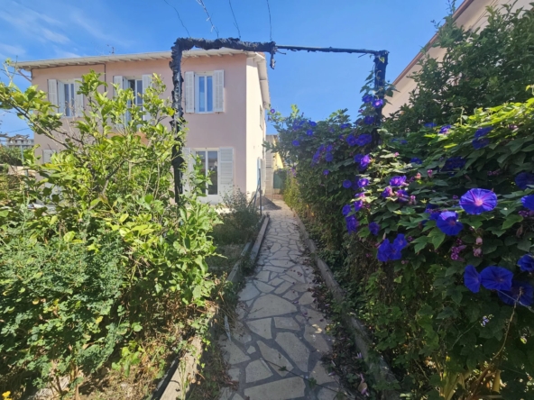 APPARTEMENT EN DUPLEX CENTRE VILLE ANTIBES - Climatisation - Tanit Immobilier