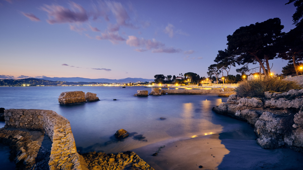 antibes-immobilier -french riveria-france-conseils-juan les pins-bord de mer-mer-vivre en bord de mer