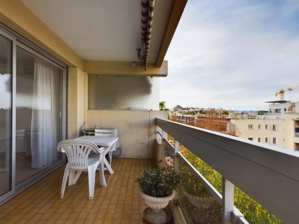 Top-Floor Studio in the Heart of Antibes – Juan-les-Pins - Apartment - Tanit Immobilier