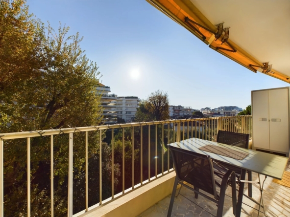 For Sale: 1-Bedroom Apartment with Parking – La Pinède Area, Juan-les-Pins - Tanit Immobilier