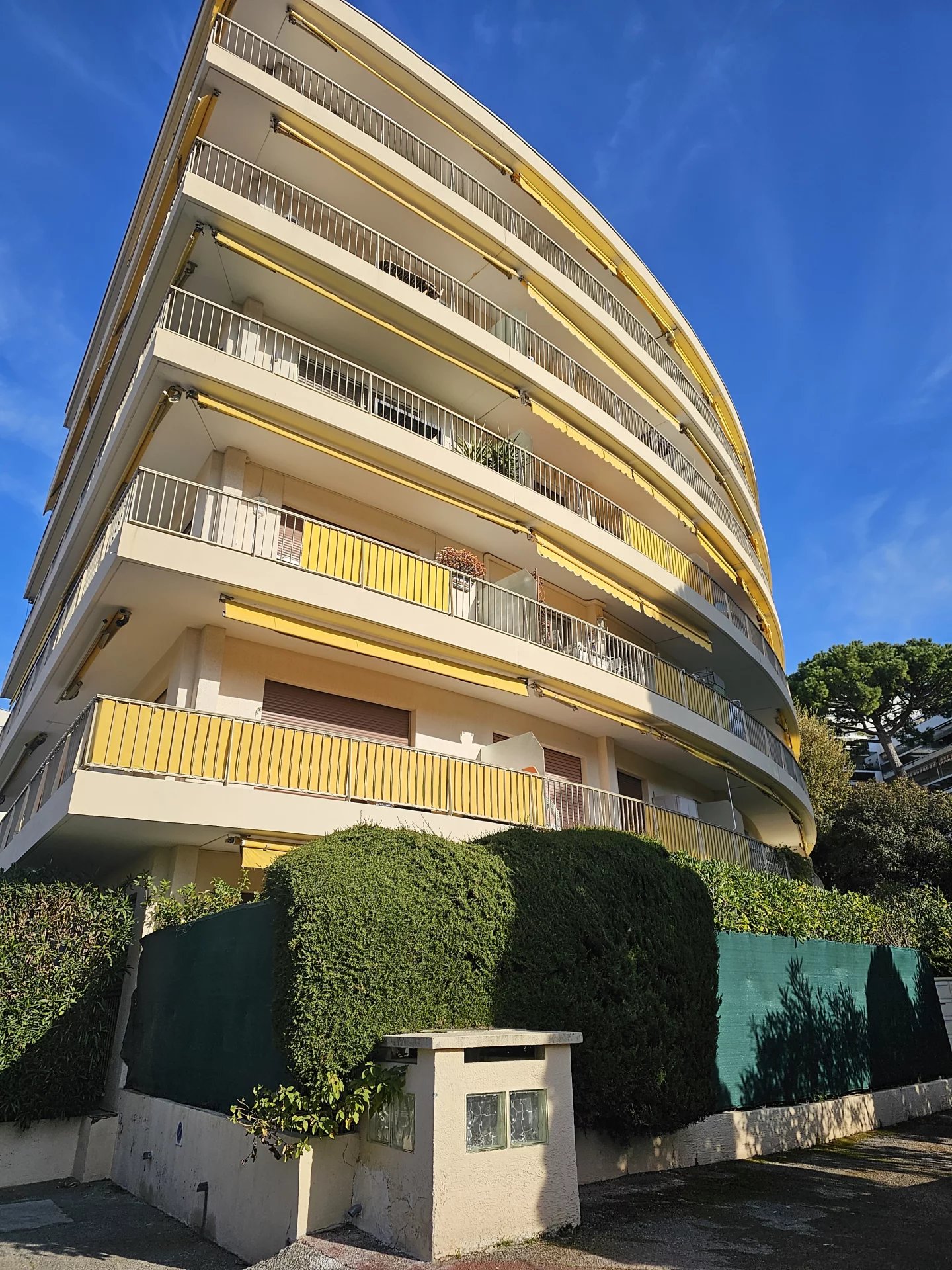 For Sale: 1-Bedroom Apartment with Parking – La Pinède Area, Juan-les-Pins - The Real Estate Market - Tanit Immobilier